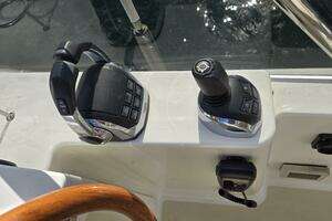 2017 Sabre 48 Flybridge thumbnail 16