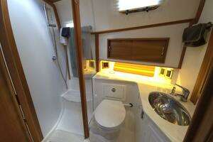 2017 Sabre 48 Flybridge thumbnail 70