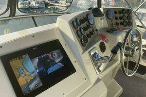 1998 Carver 355 Aft Cabin thumbnail 8