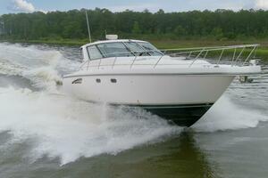 2005 3600 Tiara _Forever Friday_ Exterior (16)