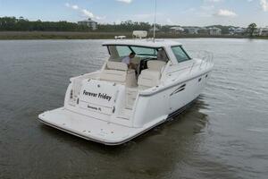 2005 3600 Tiara _Forever Friday_ Exterior Starboard Stern Pr