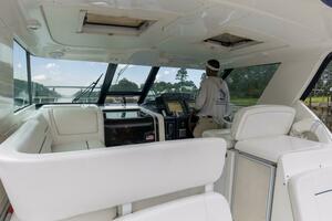 2005 3600 Tiara _Forever Friday_ Cockpit Sitting Area (6)