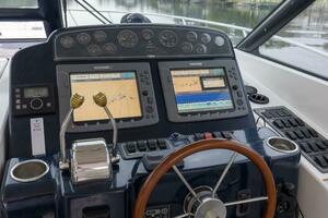 2005 3600 Tiara _Forever Friday_ Cockpit Sitting Area (5)