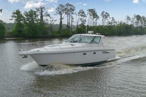 2005 3600 Tiara _Forever Friday_ Exterior (4)