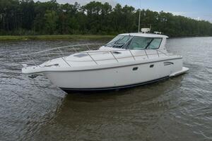 2005 3600 Tiara _Forever Friday_ Exterior (17)