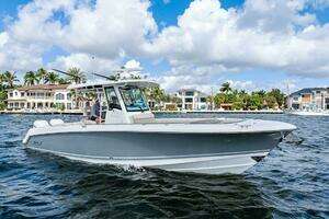 33-ft-Boston Whaler-2018-330 Outrage-Fort Lauderdale Florida United States yacht for sale