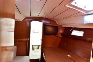 owner's cabin forward