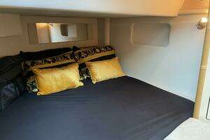 2004 Sea Ray 42 Sedan Bridge thumbnail 18
