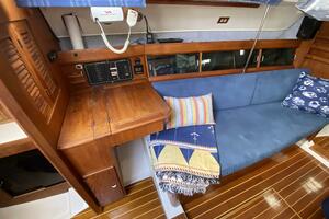 Aqualibrium 34ft Hunter Yacht For Sale