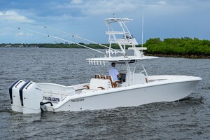 Two Krickets 41ft Bahama Yacht For Sale