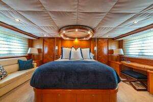 2003 Sunseeker 82 Yacht thumbnail 11