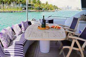 2003 Sunseeker 82 Yacht thumbnail 4