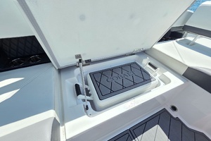 28ft Cobalt Yacht For Sale