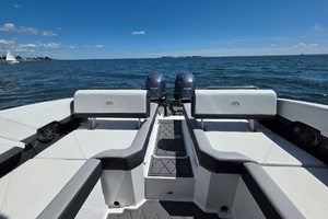 28ft Cobalt Yacht For Sale