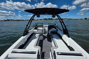 28ft Cobalt Yacht For Sale