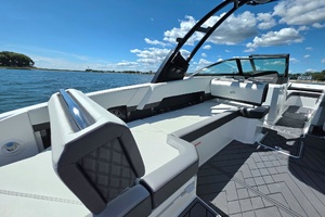 28ft Cobalt Yacht For Sale