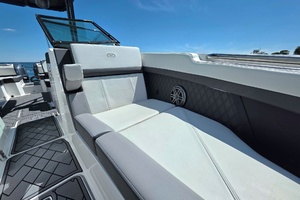 28ft Cobalt Yacht For Sale