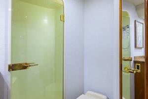 Viking 56 MATTER OF TIME - Master Ensuite Head