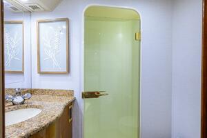 Viking 56 MATTER OF TIME - Master Ensuite Head