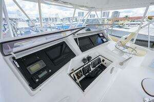 2004 Viking 56 Convertible thumbnail 18