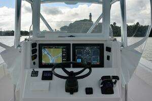 2014 Venture 39CC thumbnail 18