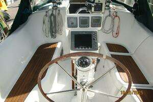 2007 Beneteau 373 thumbnail 40