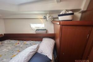 37' Beneteau forward stateroom starboard