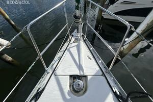 37' Beneteau anchor windlass2