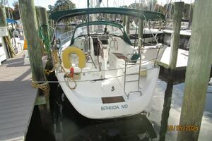 37' Beneteau aft profile