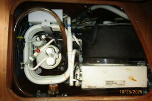 37' Beneteau air conditioning system