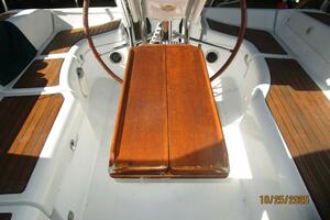 37' Beneteau cockpit table1