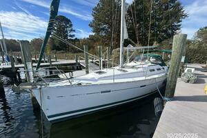 37' Beneteau port forward profile