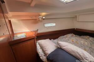 37' Beneteau forward stateroom port