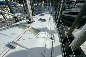 37' Beneteau foredeck1