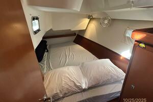 37' Beneteau aft stateroom