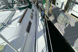 2007 Beneteau 373 thumbnail 13