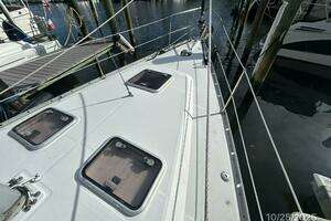 2007 Beneteau 373 thumbnail 10