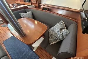 37' Beneteau salon port seating2