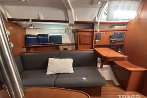 37' Beneteau salon starboard