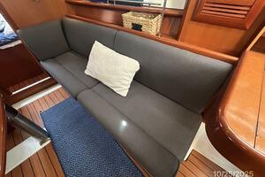 37' Beneteau salon starboard seating1