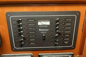 37' Beneteau electrical panel