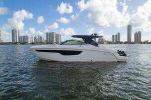 38-ft-Cruisers Yachts-2021-North Miami Beach Florida United States yacht for sale