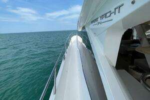 2020 Sunseeker 74 Sport Yacht thumbnail 18