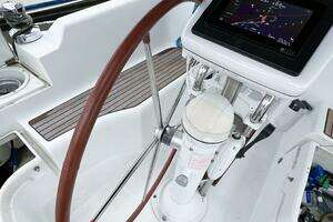2007 Beneteau 373 thumbnail 43