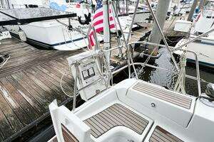 2007 Beneteau 373 thumbnail 11
