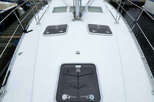 2007 Beneteau 373 thumbnail 14