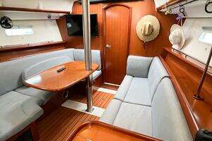 2007 Beneteau 373 thumbnail 40