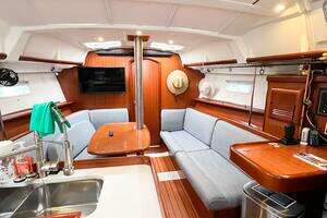 2007 Beneteau 373 thumbnail 38
