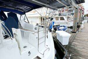 2007 Beneteau 373 thumbnail 9