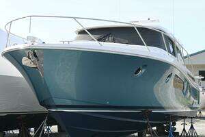 2017 Tiara Yachts 44 Coupe thumbnail 4